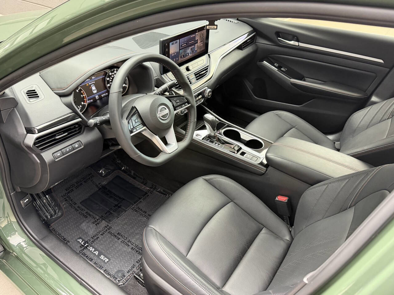 Used 2025 Nissan Altima 2.5 SR w/ SR Premium Package AWD/4WD image 15
