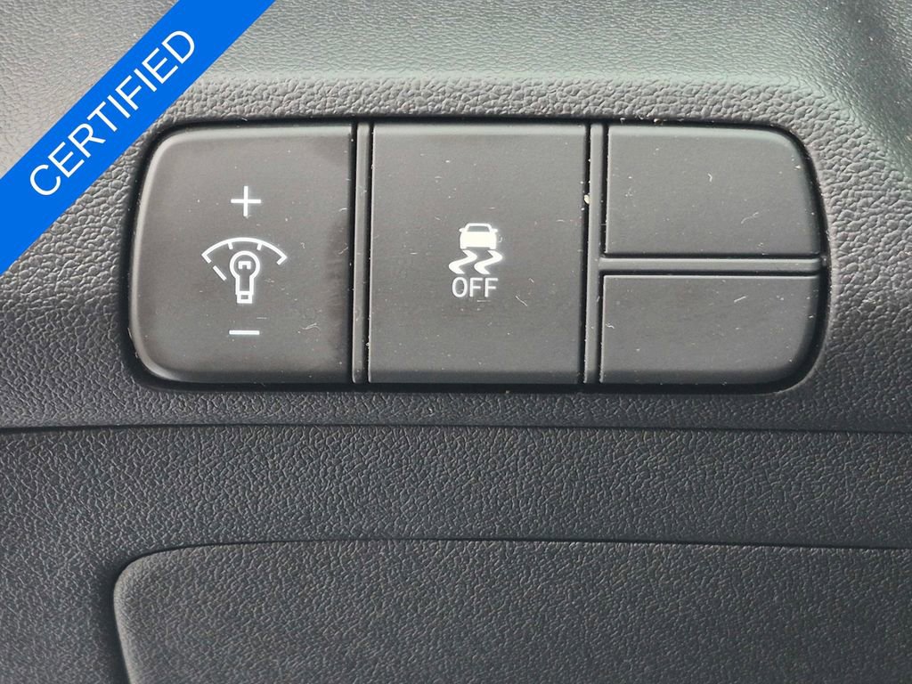 Used 2024 Hyundai Elantra Limited image 32