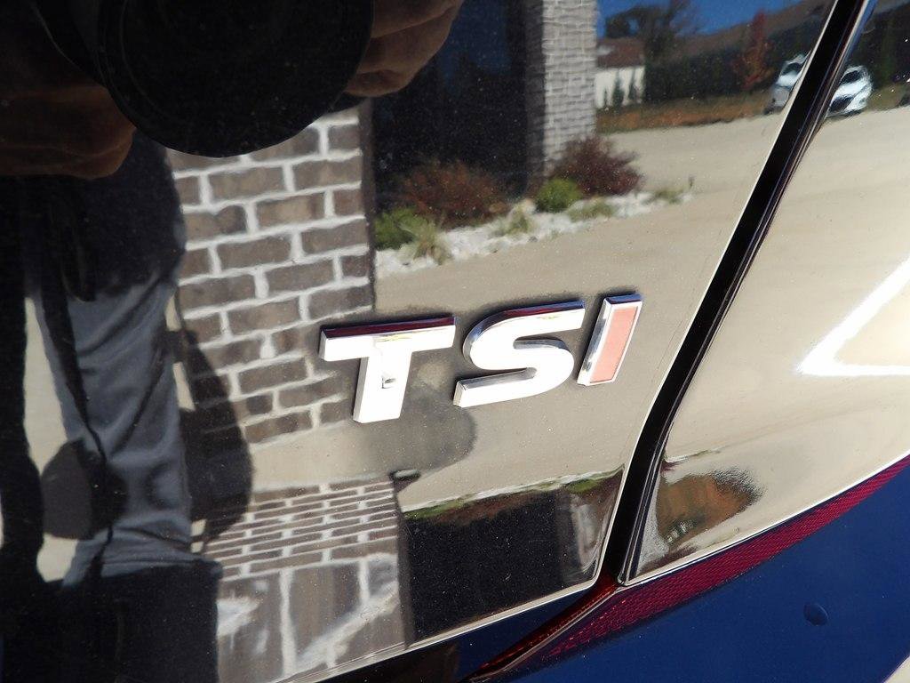 Used 2017 Volkswagen Passat 1.8T R-Line image 32