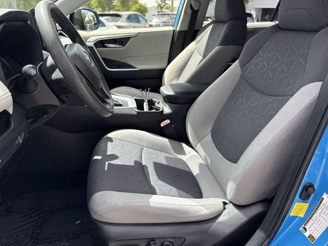 Used 2021 Toyota RAV4 XLE w/ Convenience Package FWD image 11
