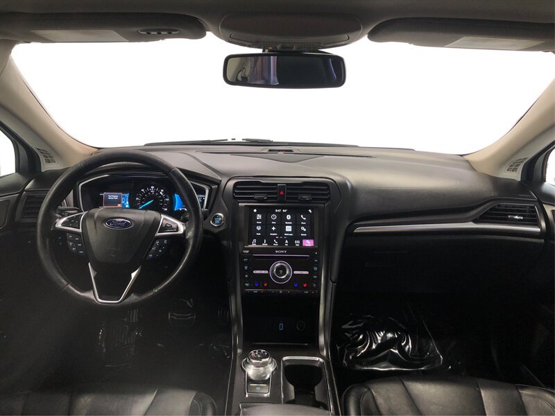 Used 2018 Ford Fusion Energi Titanium FWD image 23