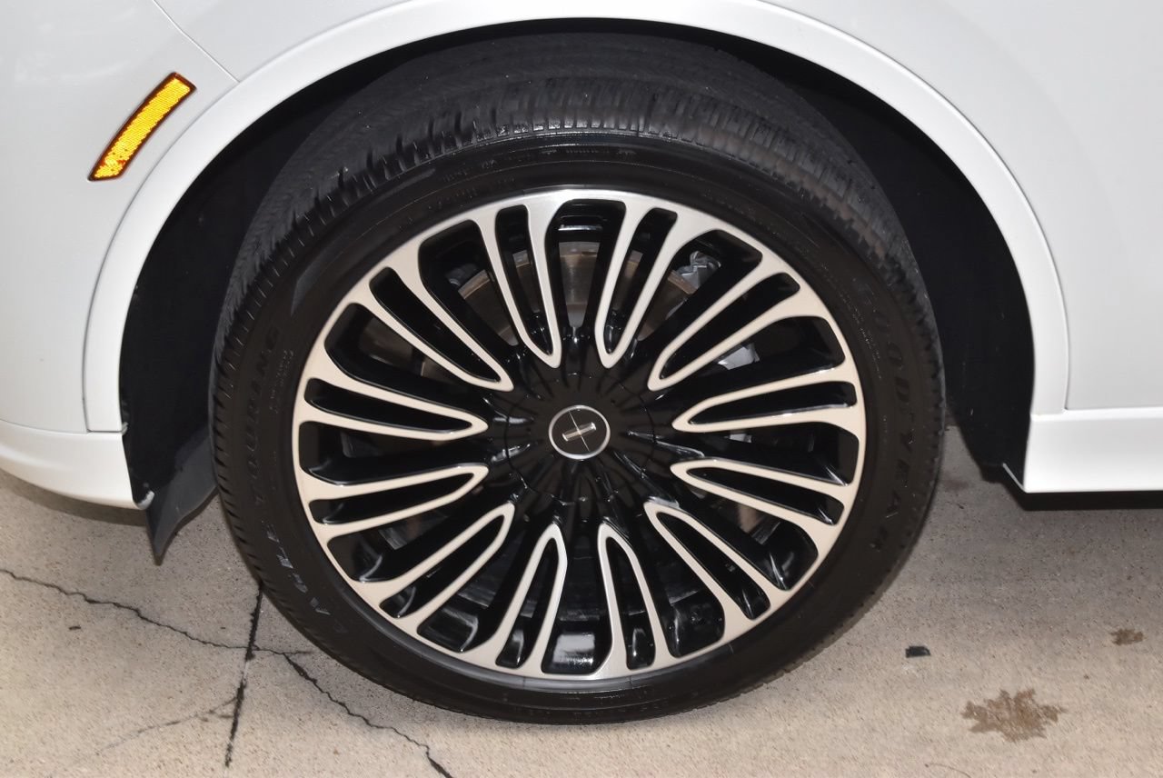 Used 2025 Lincoln Aviator Black Label AWD/4WD image 41