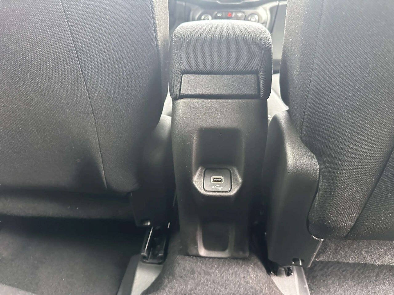 Used 2020 Jeep Renegade Latitude AWD/4WD image 22