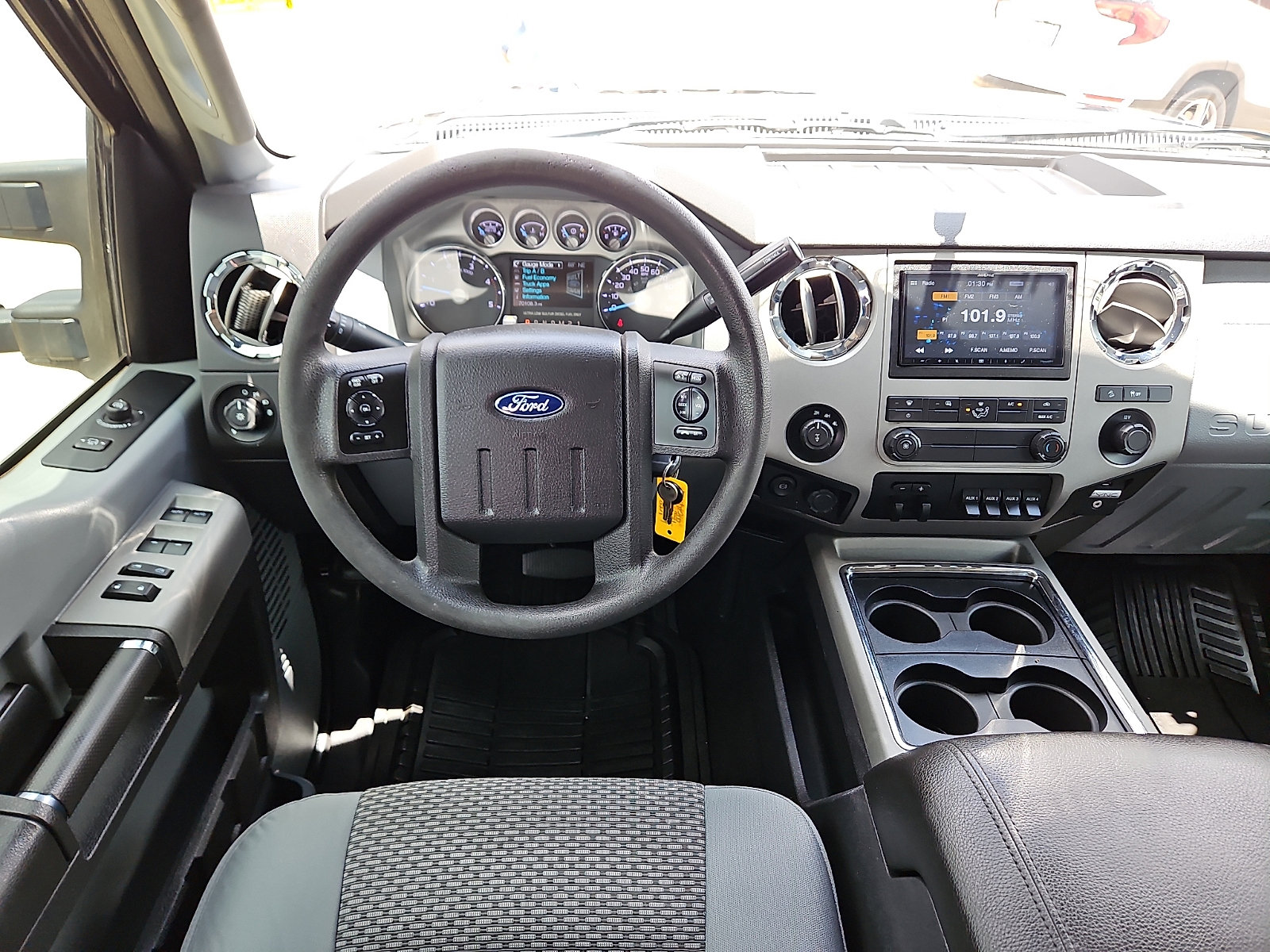 Used 2015 Ford F250 XLT w/ XLT Premium Package AWD/4WD image 10