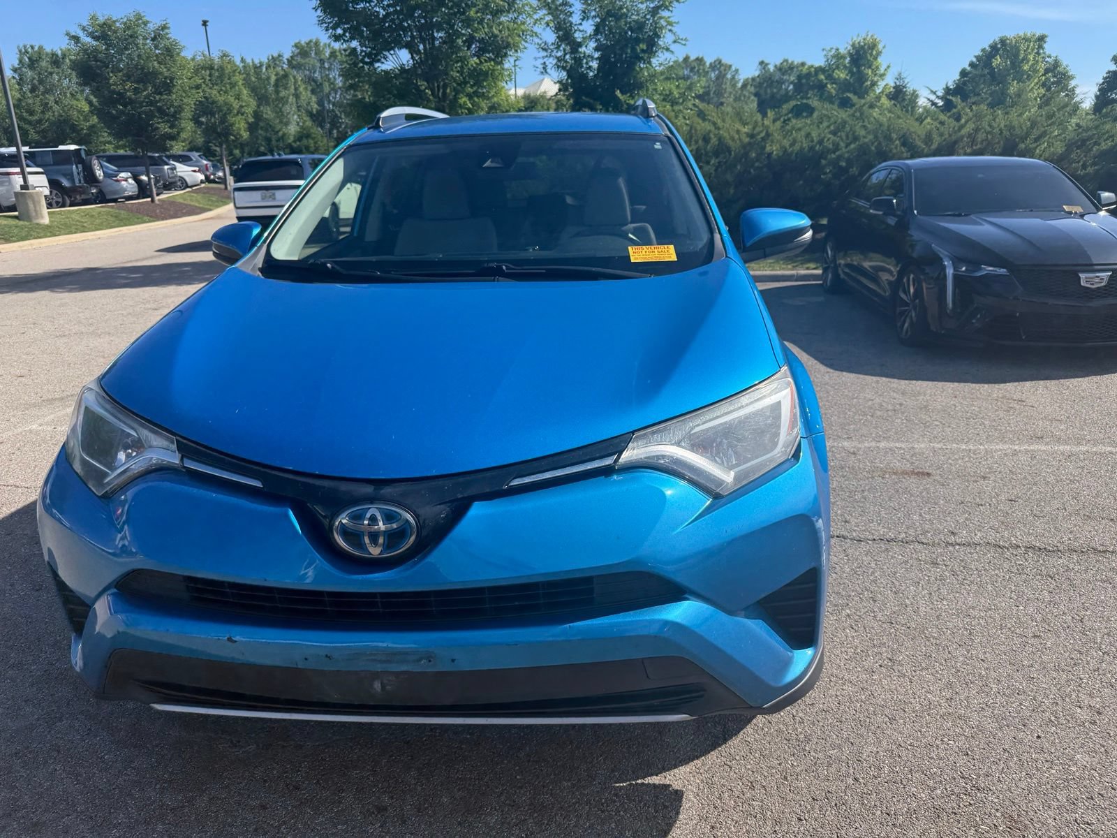 Used 2018 Toyota RAV4 LE AWD/4WD image 2