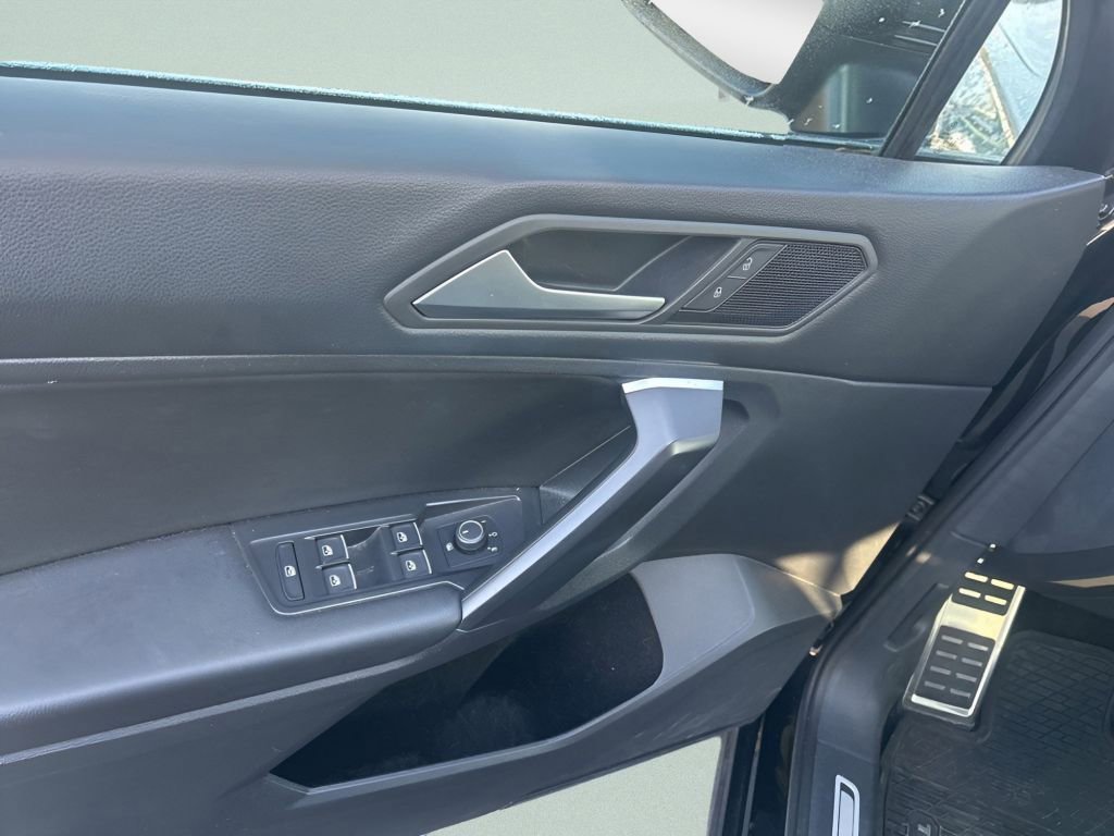 Used 2021 Volkswagen Tiguan SE R-Line image 20