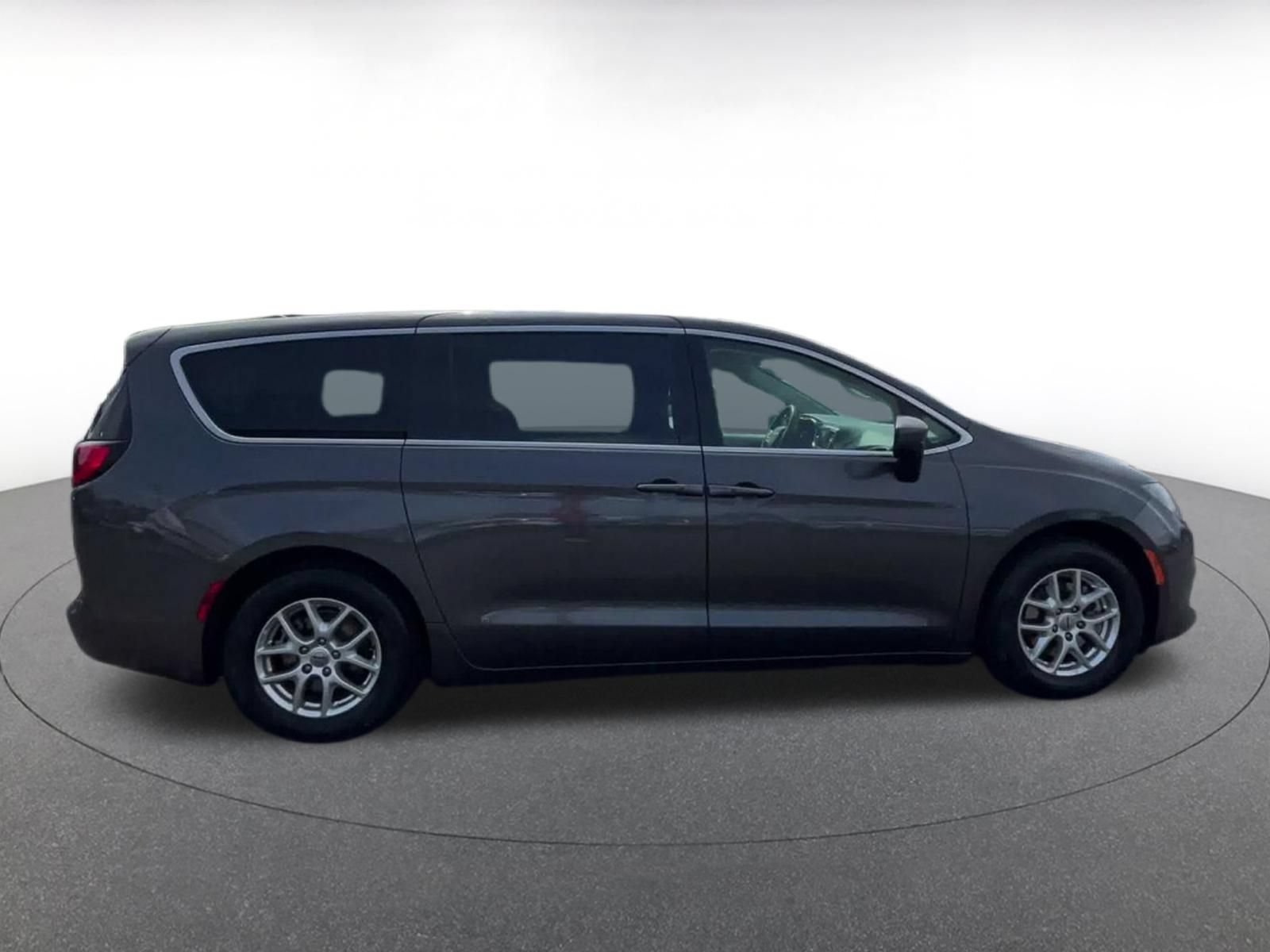 Used 2023 Chrysler Voyager LX FWD image 15