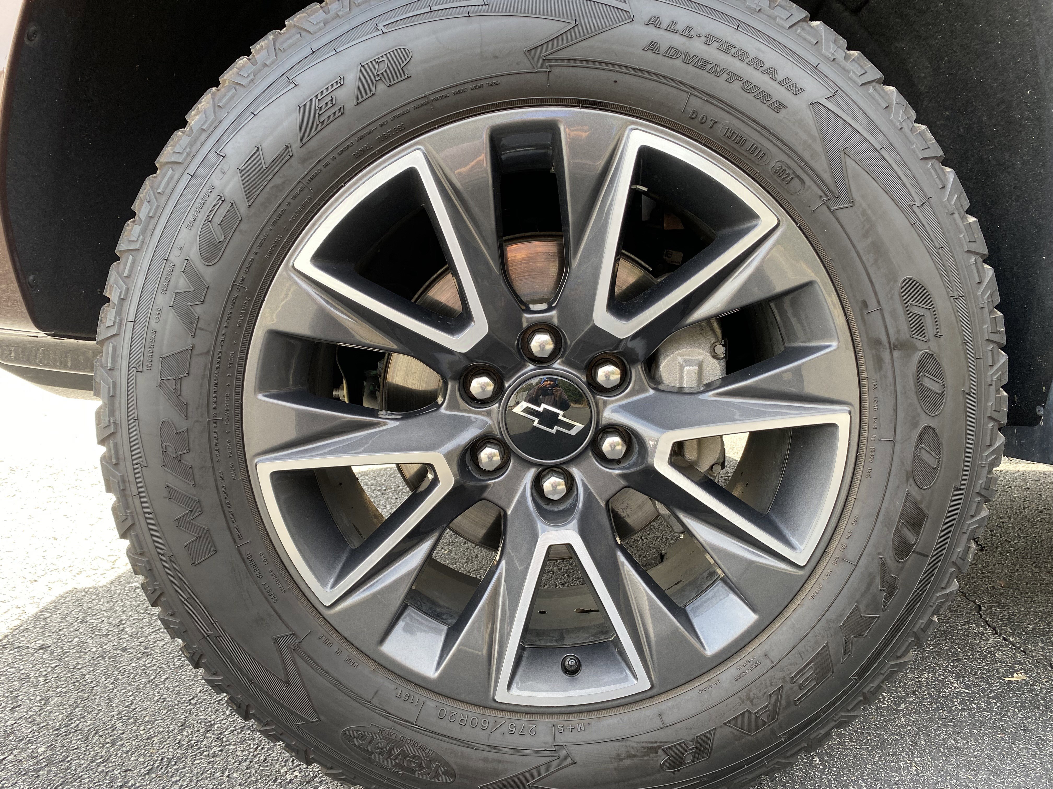 Used 2022 Chevrolet Tahoe Z71 w/ Luxury Package image 43