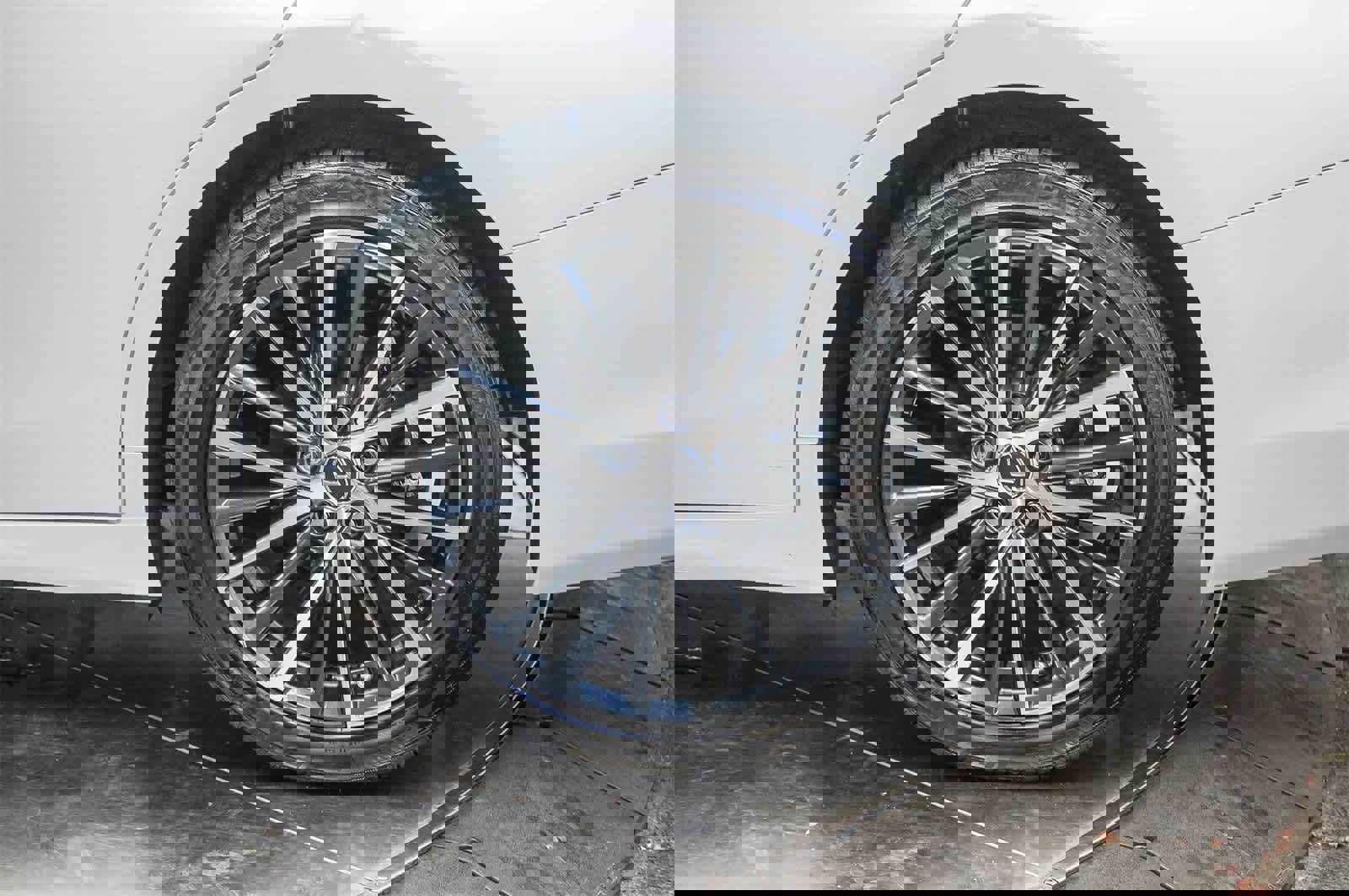 Used 2025 Lexus ES 300h w/ Premium Package image 10