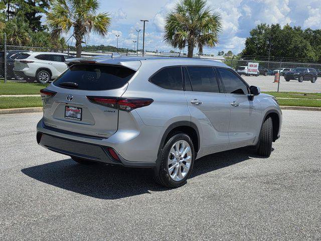 Certified 2024 Toyota Highlander Limited FWD image 5