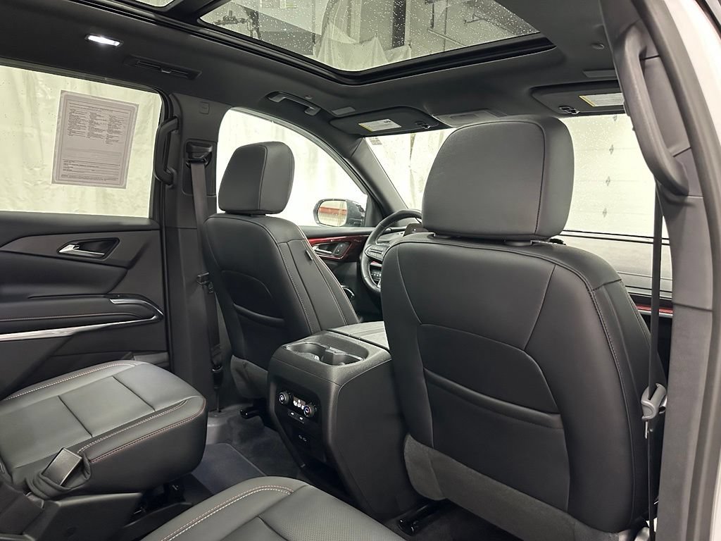 Used 2025 Chevrolet Traverse Z71 w/ Driver Confidence Package AWD/4WD image 53