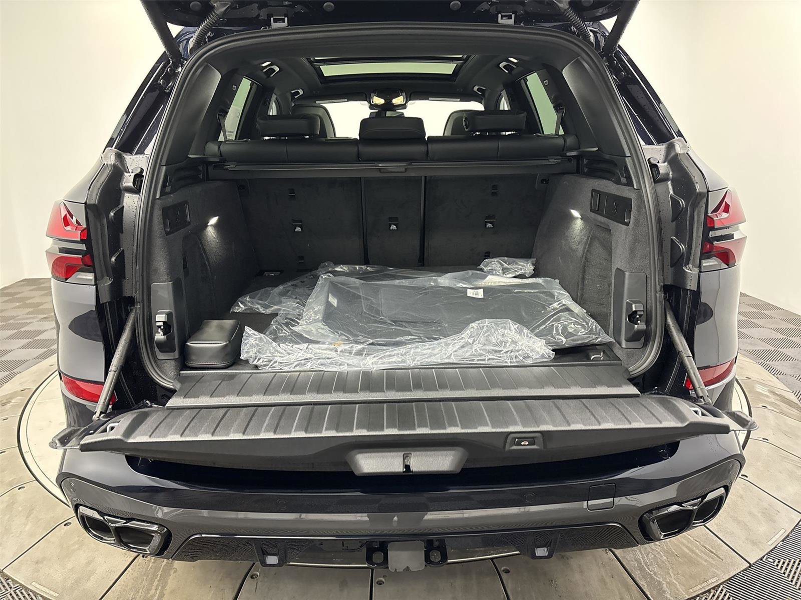 New 2026 BMW X5 M60i image 21