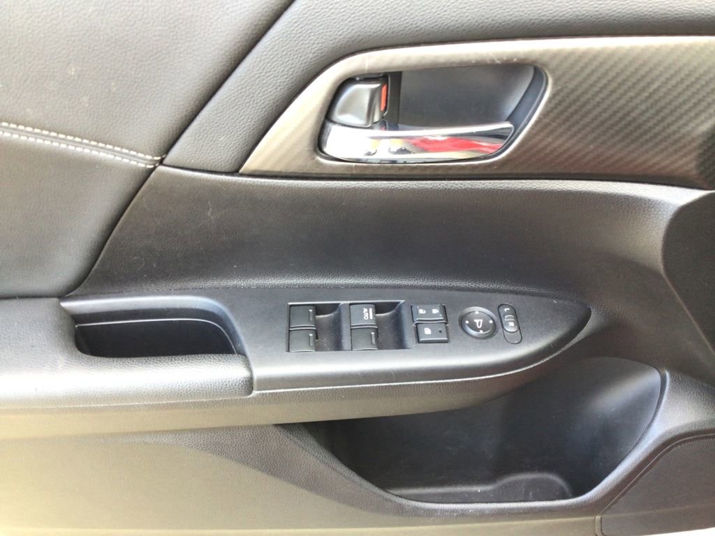 Used 2017 Honda Accord Sport image 15