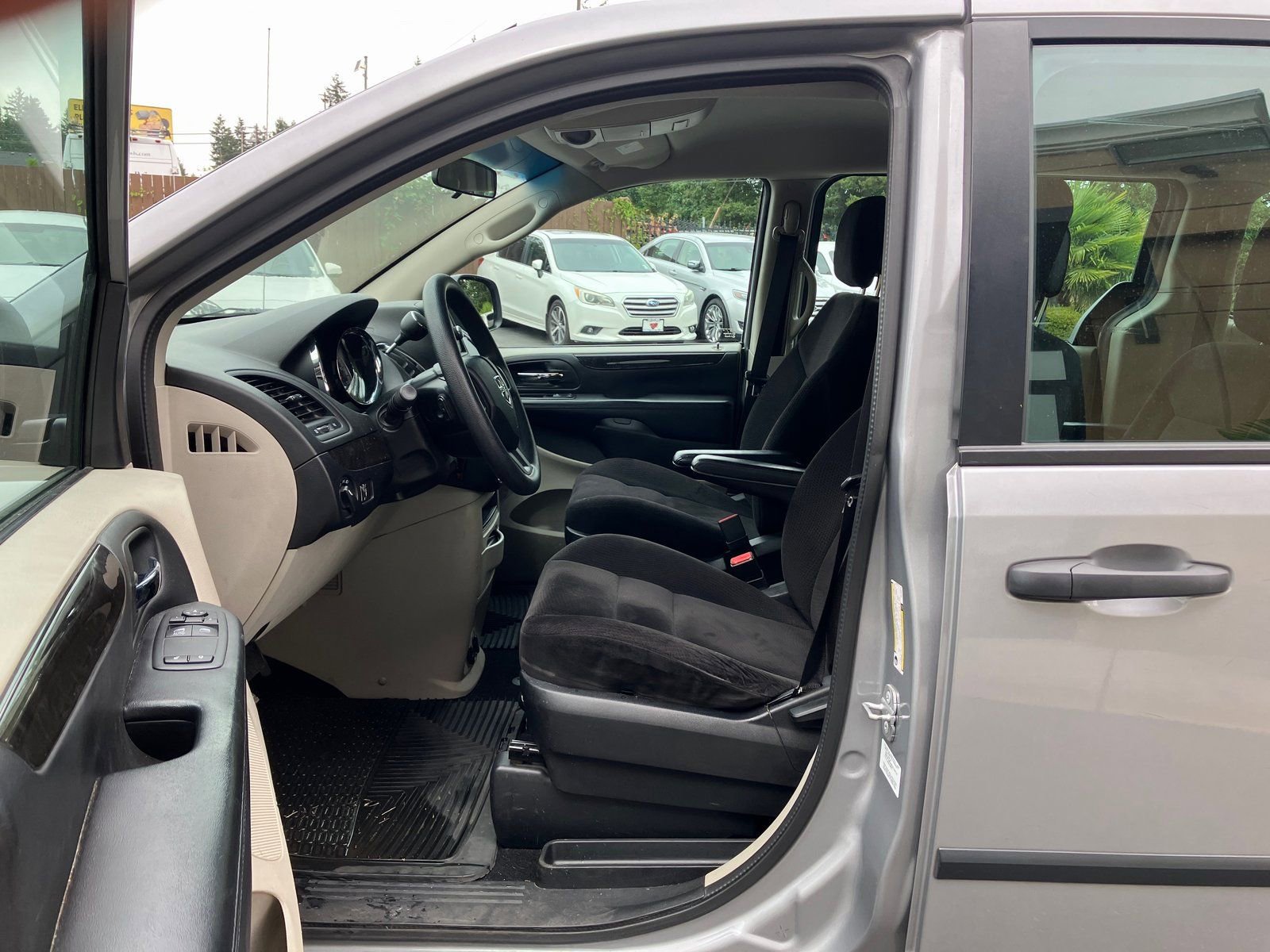 Used 2014 Dodge Grand Caravan American Value Package FWD image 12