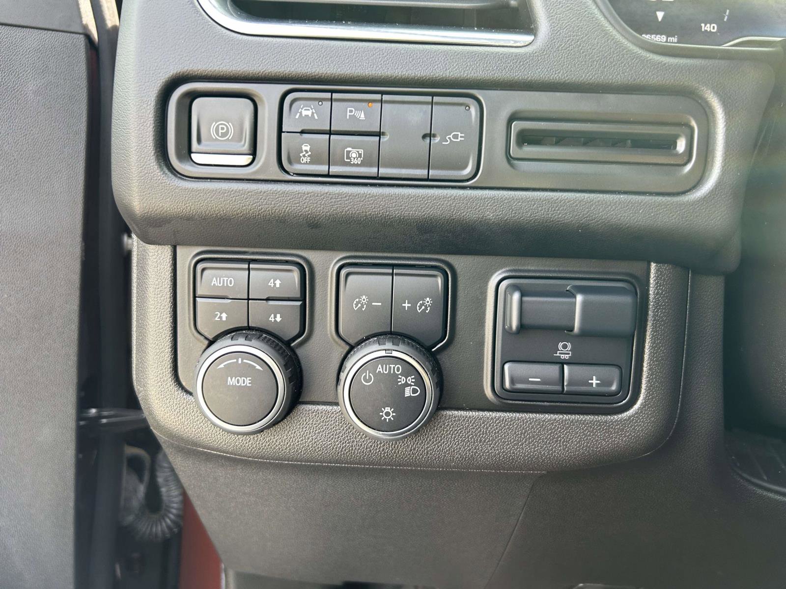 Used 2022 Chevrolet Tahoe RST w/ Luxury Package image 23