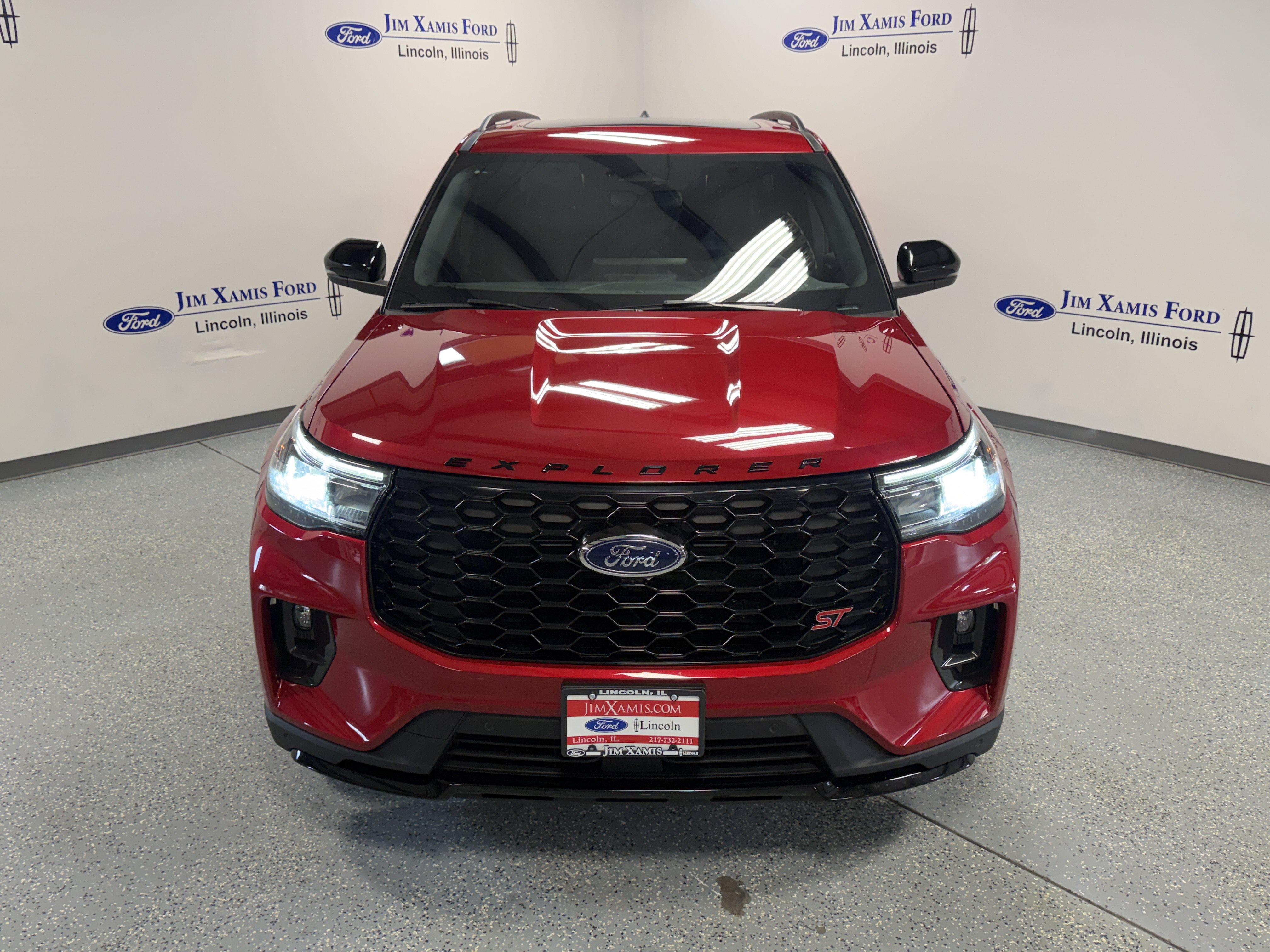 Used 2025 Ford Explorer ST AWD/4WD image 2