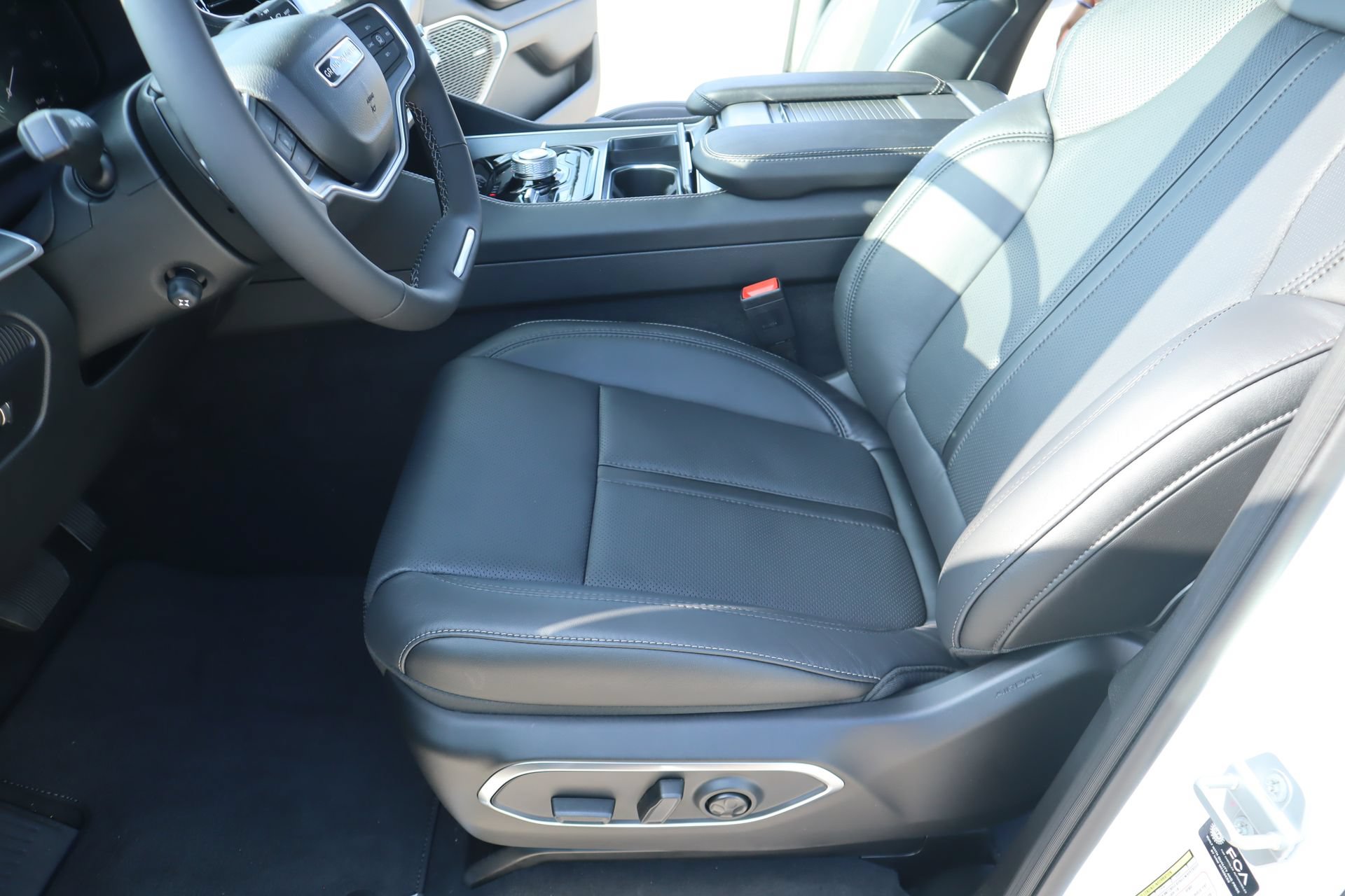 New 2026 Jeep Grand Wagoneer L Limited AWD/4WD image 12