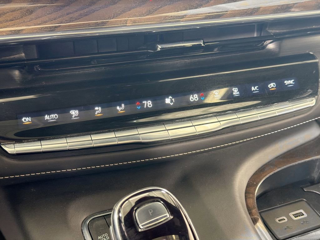Used 2024 Cadillac Escalade Sport Platinum w/ LPO, ONYX Package AWD/4WD image 18
