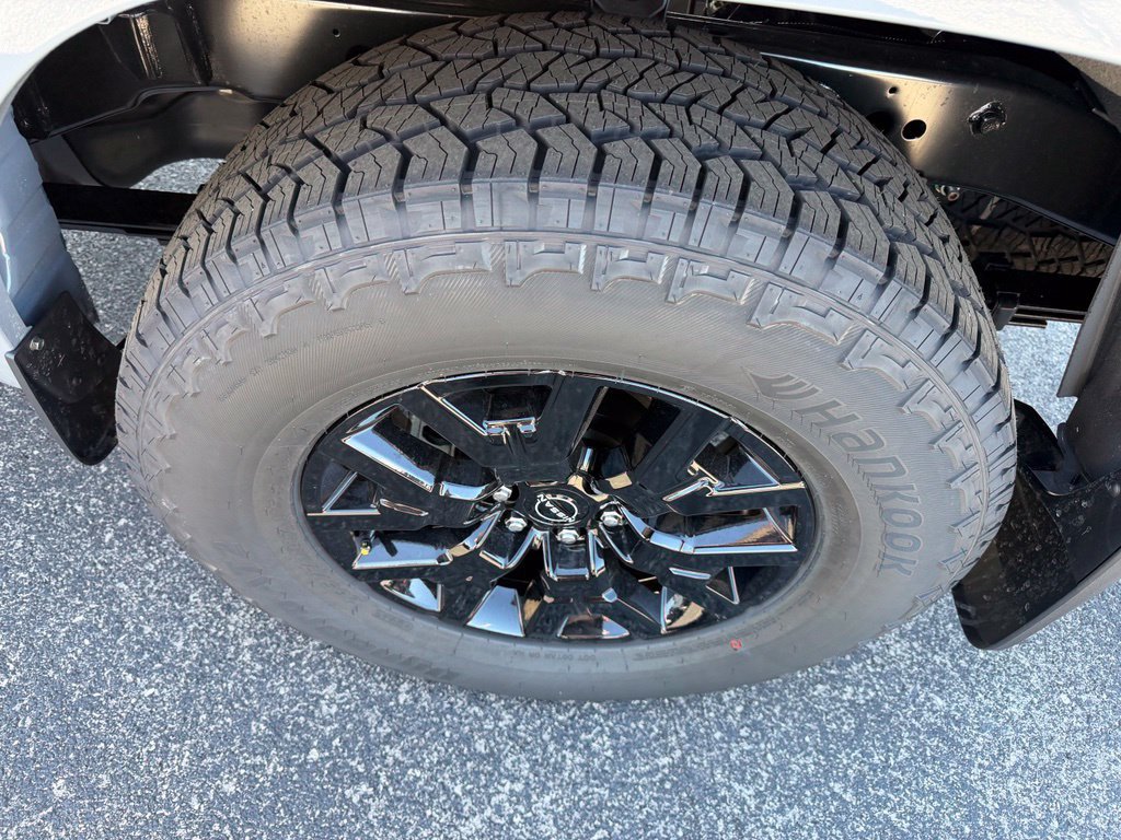 New 2027 Nissan Frontier SV w/ SV Convenience Package RWD image 6
