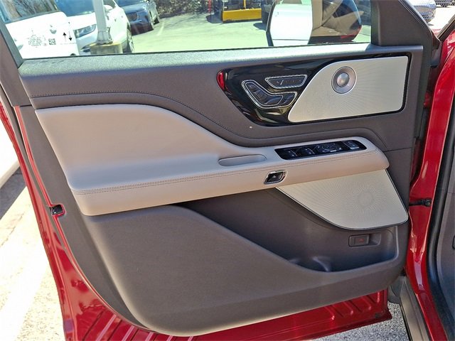 Used 2020 Lincoln Aviator Reserve w/ Equipment Group 202A image 12