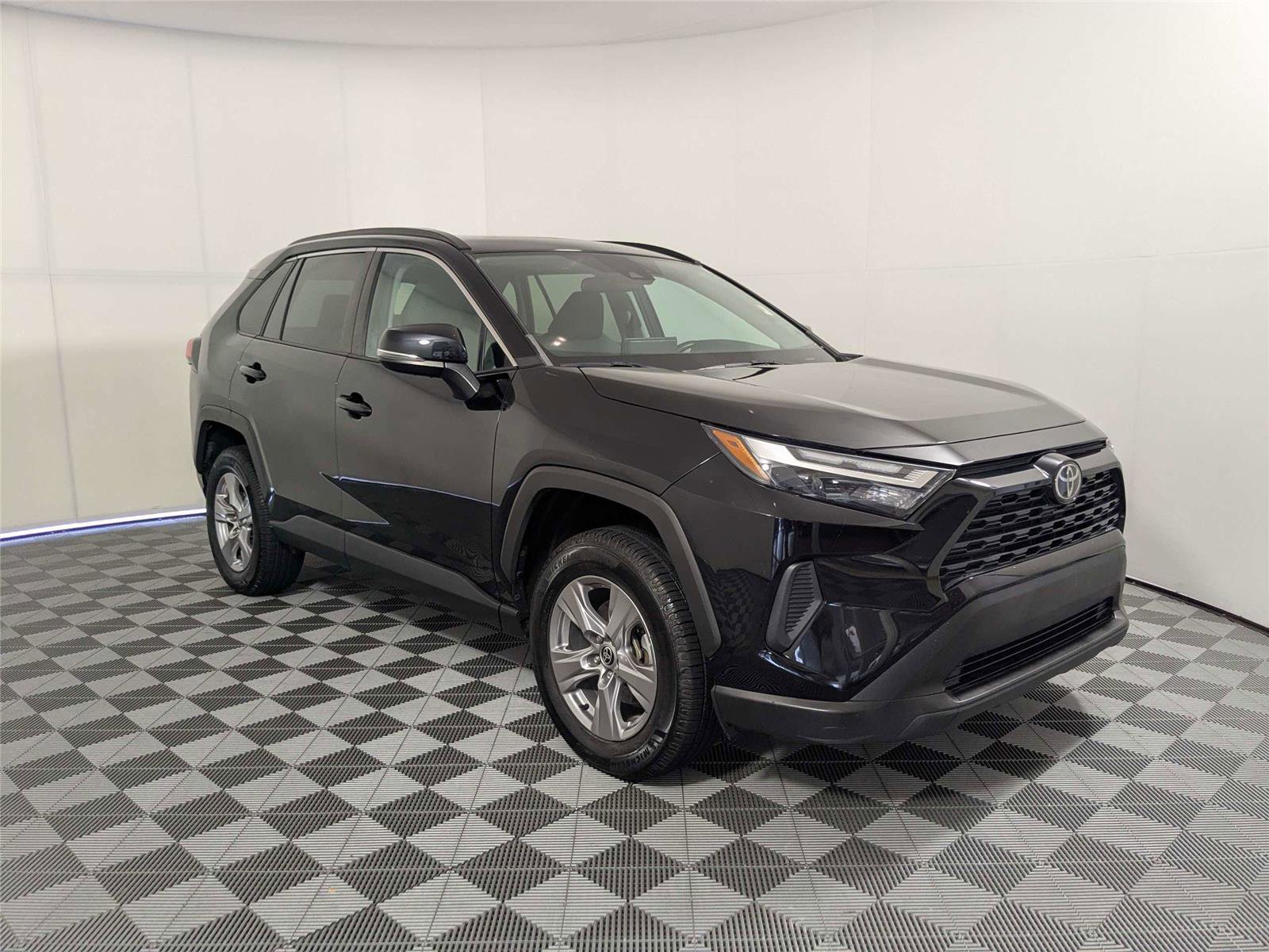 Certified 2022 Toyota RAV4 XLE w/ Convenience Package FWD image 3