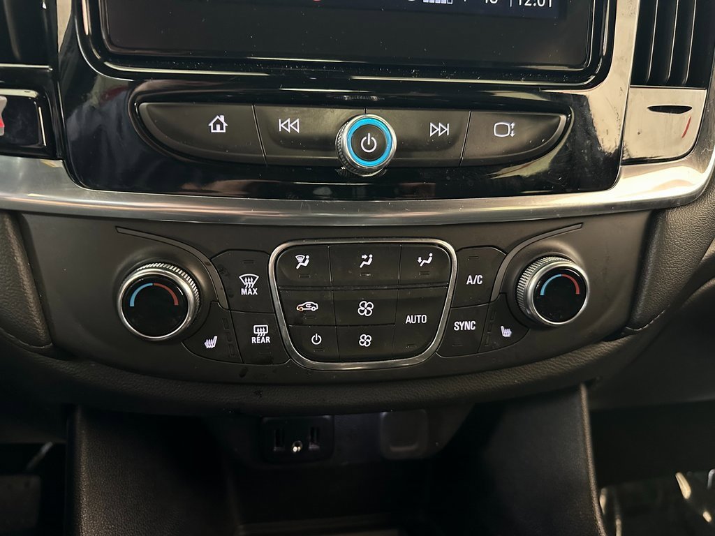 Used 2023 Chevrolet Traverse LT image 26