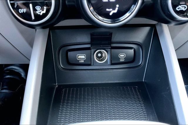 Certified 2024 Hyundai Venue SEL FWD image 33