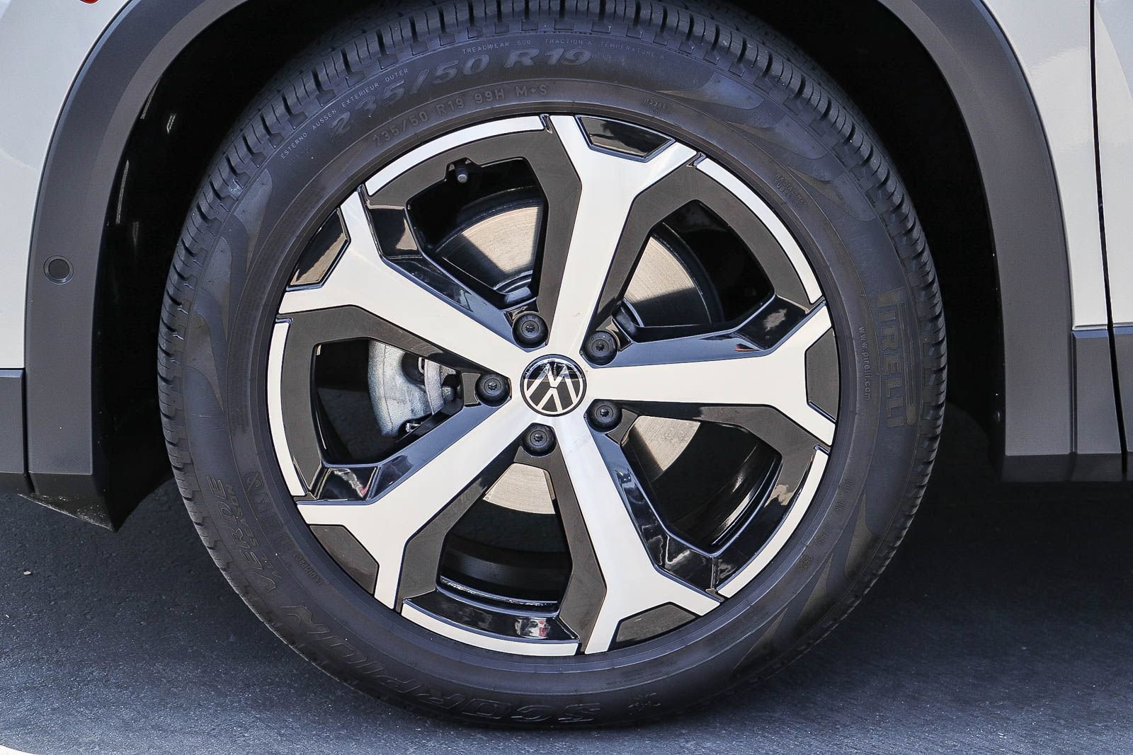 Used 2026 Volkswagen Tiguan SE FWD image 11