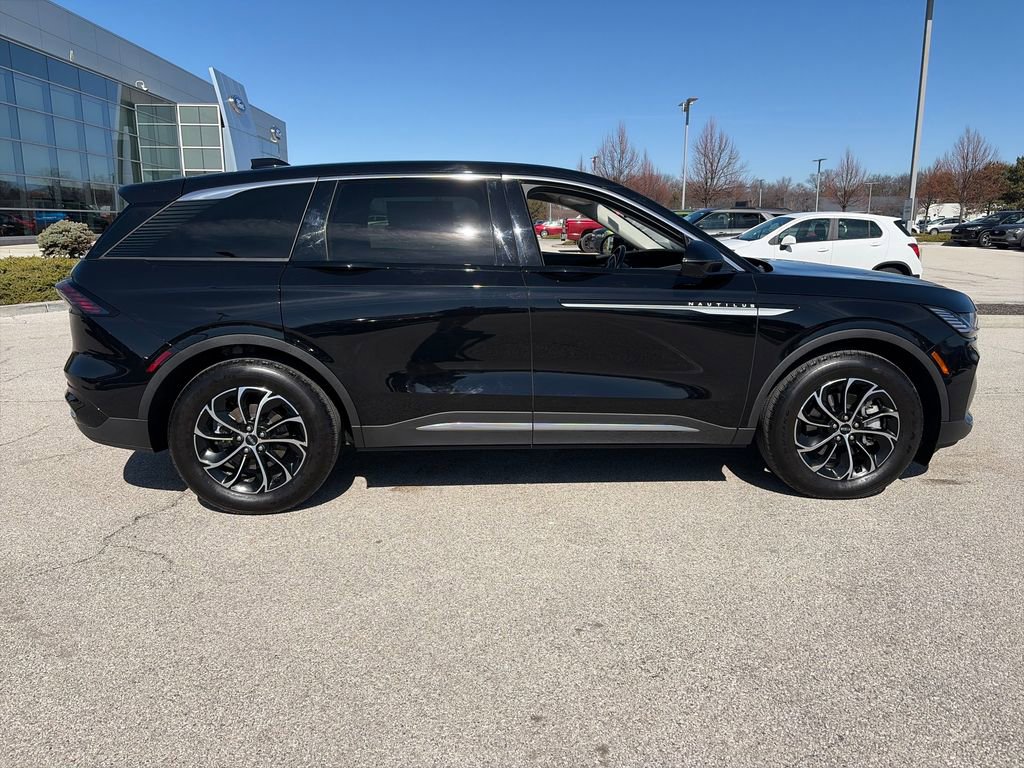 Used 2025 Lincoln Nautilus Premier w/ Equipment Group 102A image 10