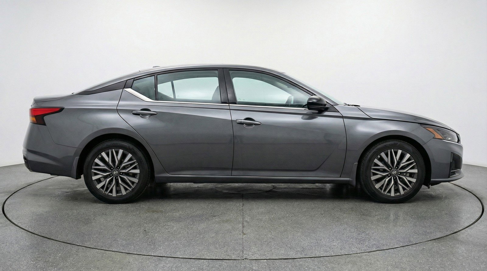 Used 2025 Nissan Altima 2.5 SV image 11