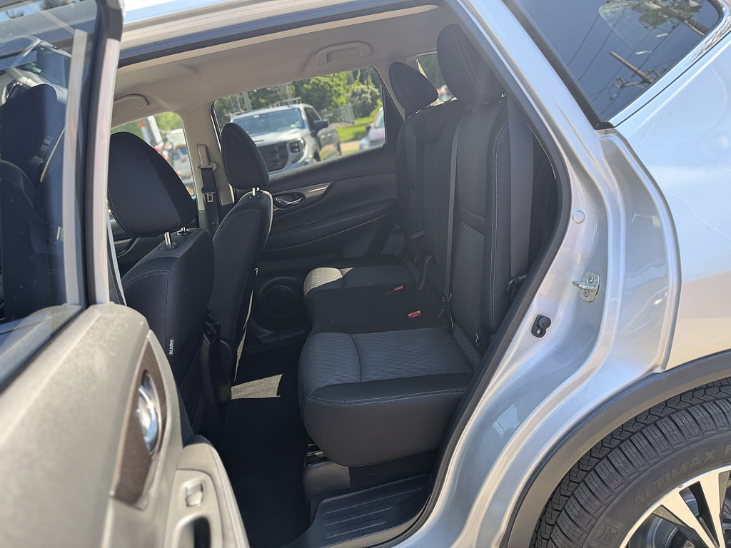 Used 2019 Nissan Rogue SV w/ Premium Package AWD/4WD image 11
