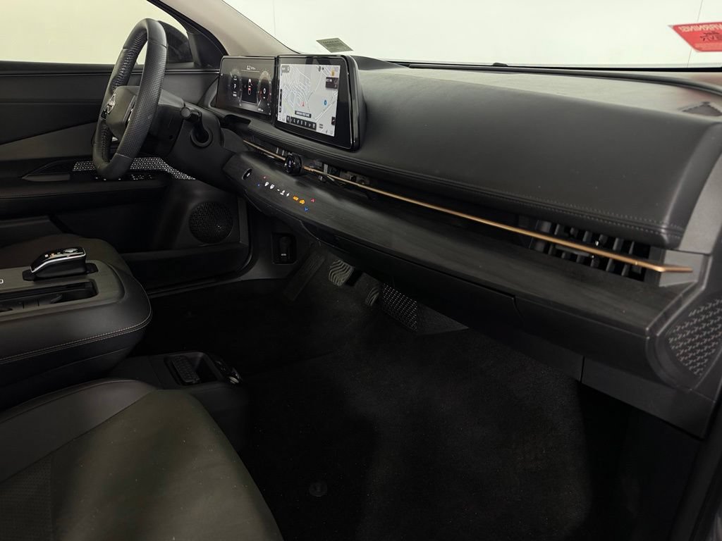 Used 2023 Nissan Ariya AWD image 15