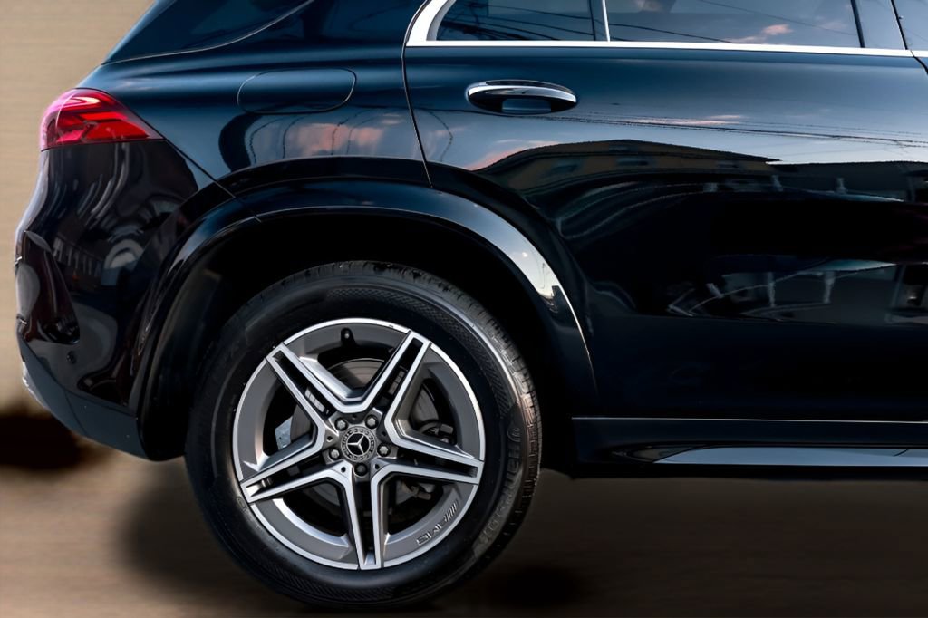 Used 2024 Mercedes-Benz GLE 450e 4MATIC w/ AMG Line Exterior image 16