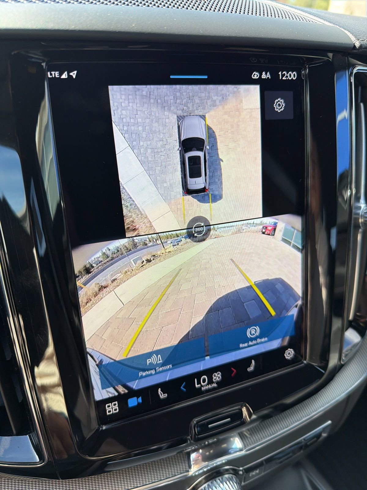 Used 2024 Volvo XC60 B5 Ultimate w/ Protection Package Premier image 13