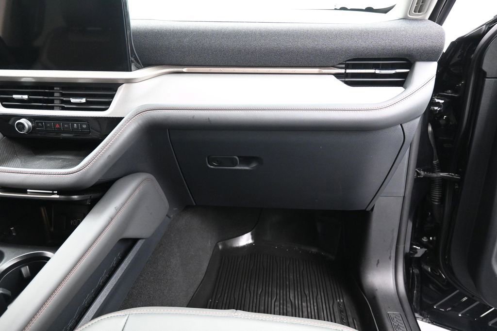 Used 2025 Ford Explorer Active w/ Active Comfort Package RWD image 19