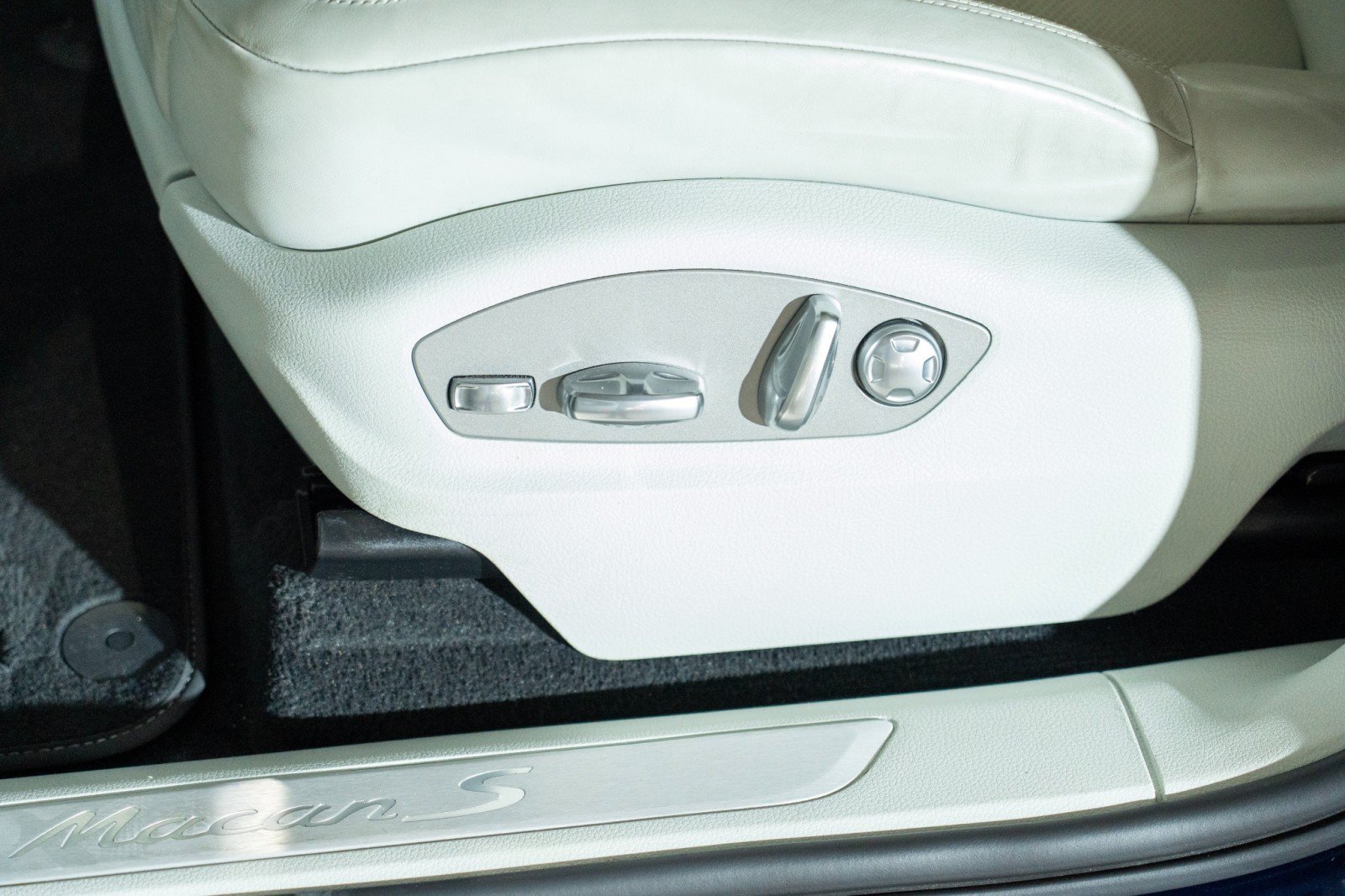 Certified 2023 Porsche Macan S AWD/4WD image 12