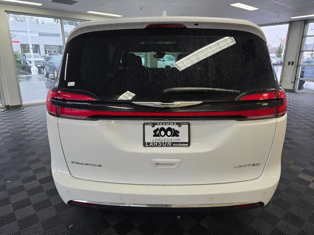 Used 2022 Chrysler Pacifica Limited image 5