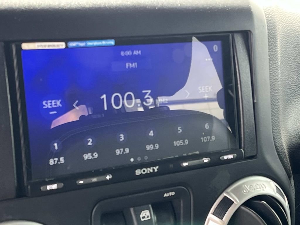 Used 2016 Jeep Wrangler Unlimited Rubicon image 29