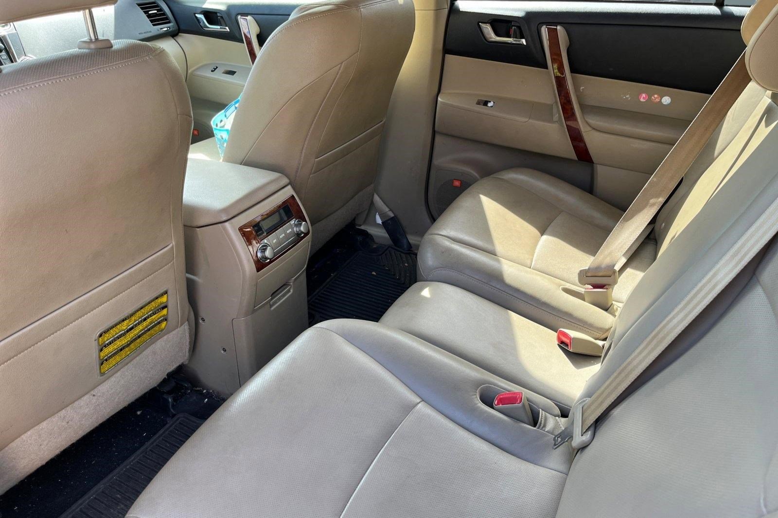 Used 2013 Toyota Highlander Limited image 7