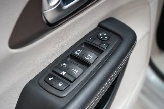 Used 2023 Chrysler Voyager LX FWD image 19