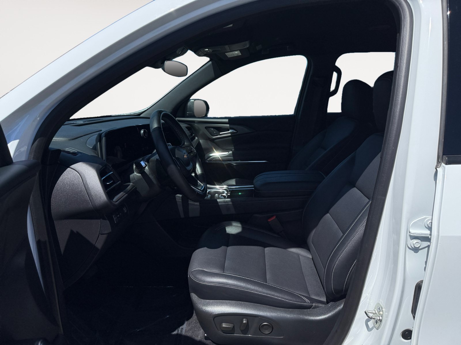 Used 2025 Chevrolet Traverse LT FWD image 10