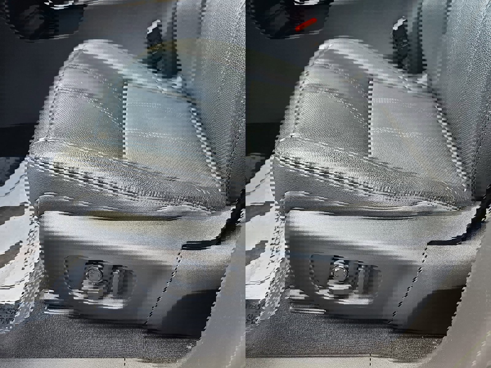 Used 2023 Land Rover Range Rover Evoque R-Dynamic SE image 30