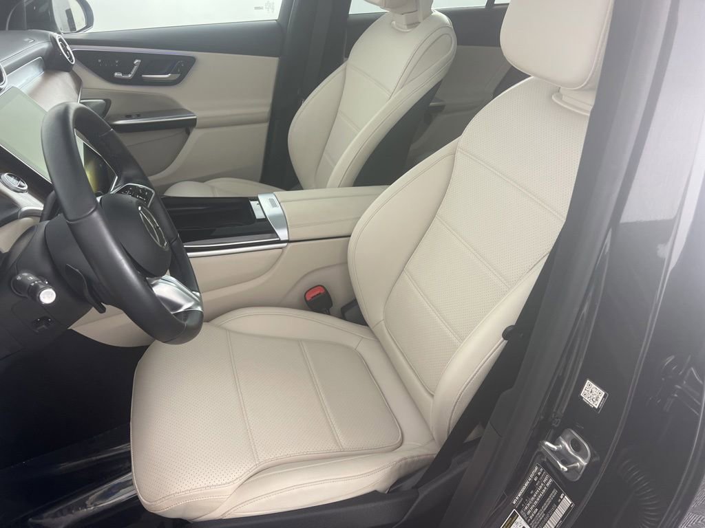 Used 2024 Mercedes-Benz GLC 300 4MATIC image 28