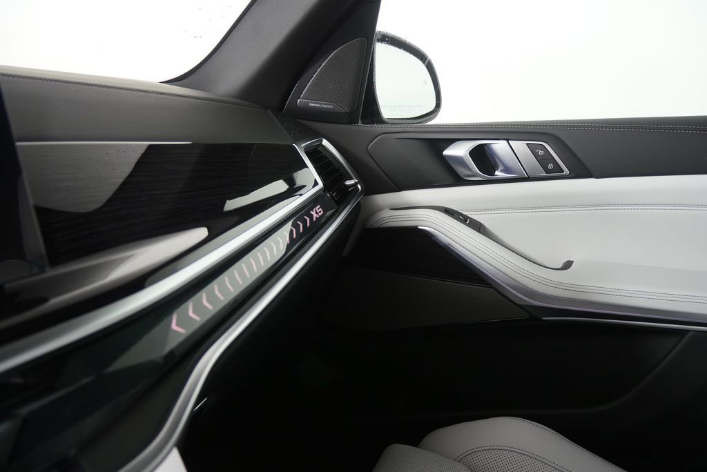 Used 2026 BMW X5 xDrive40i w/ M Sport Package image 25