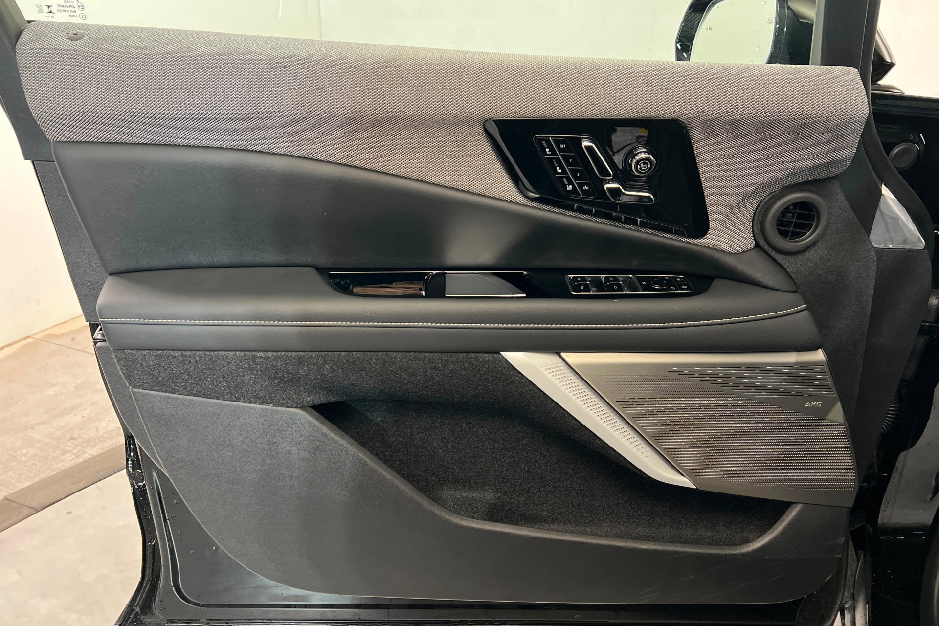 New 2026 Cadillac Optiq Sport 2 w/ LPO, Floor Liner Package AWD/4WD image 15