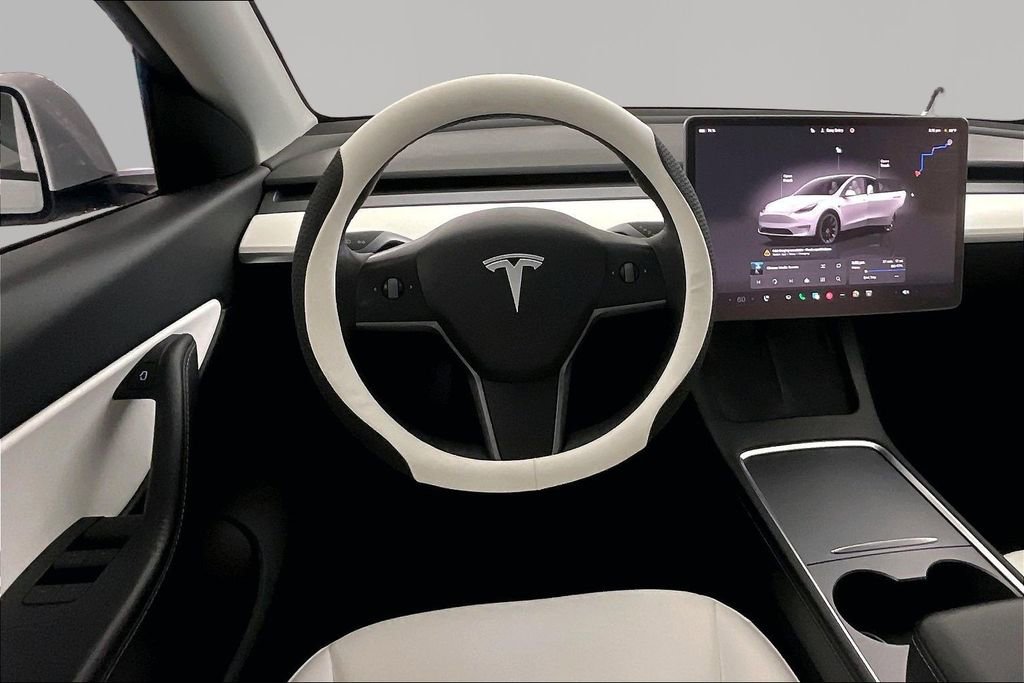 Used 2022 Tesla Model Y Long Range image 8