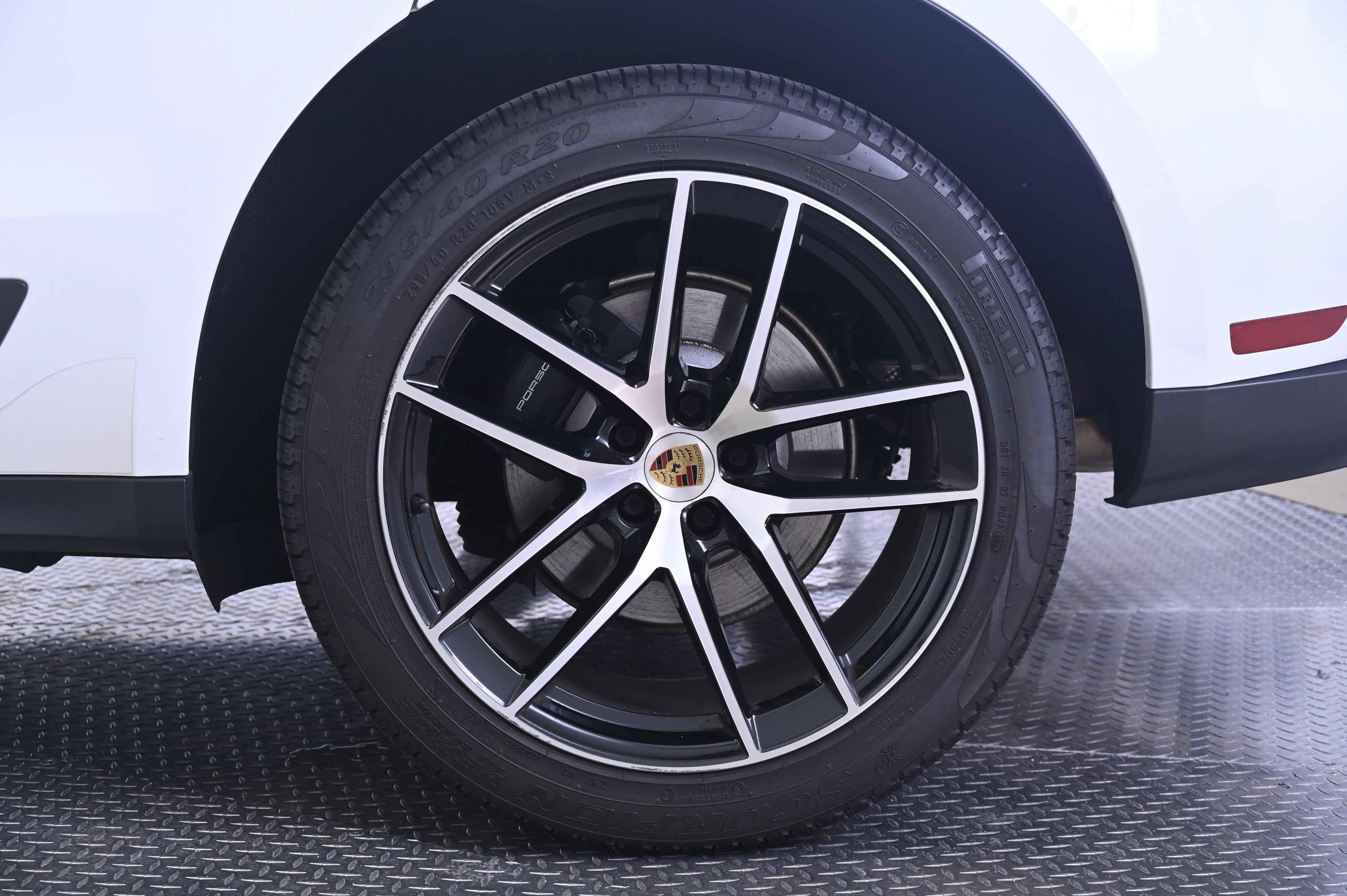 Certified 2022 Porsche Macan AWD/4WD image 12