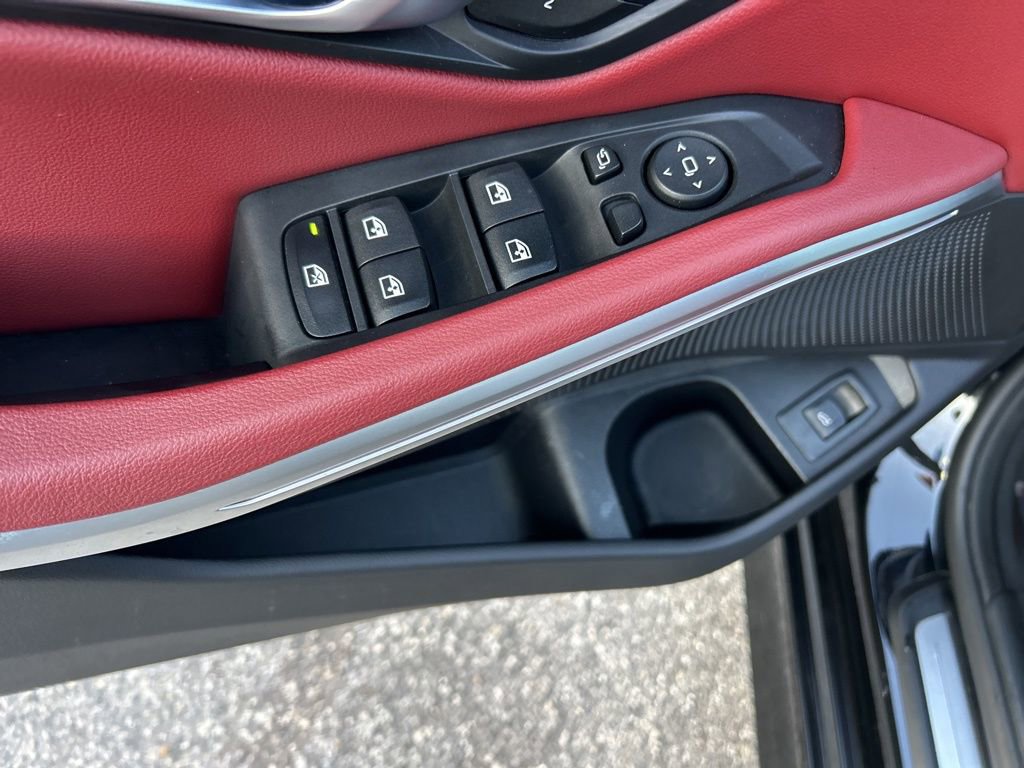 Used 2025 BMW 330i xDrive Sedan AWD/4WD image 34