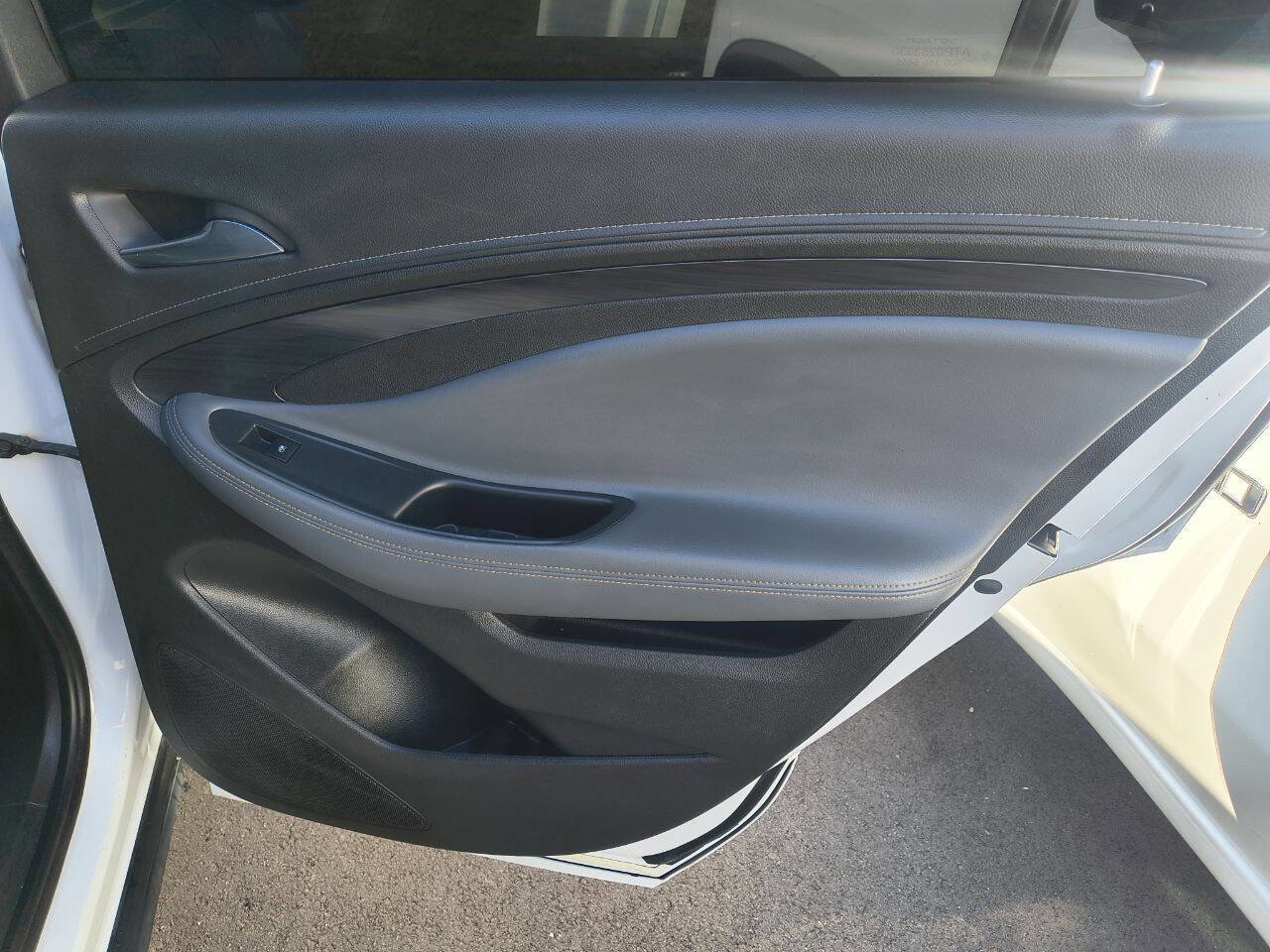 Used 2020 Buick Envision Essence image 22