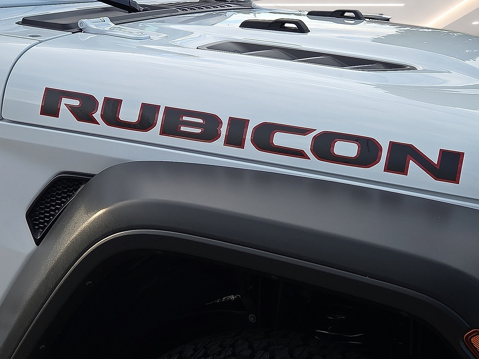 Used 2025 Jeep Wrangler Unlimited Rubicon w/ Convenience Group AWD/4WD image 8
